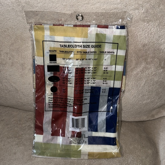 Home collection Tablecloth Oval 52 inch x 70 inch New - Picture 2 of 2